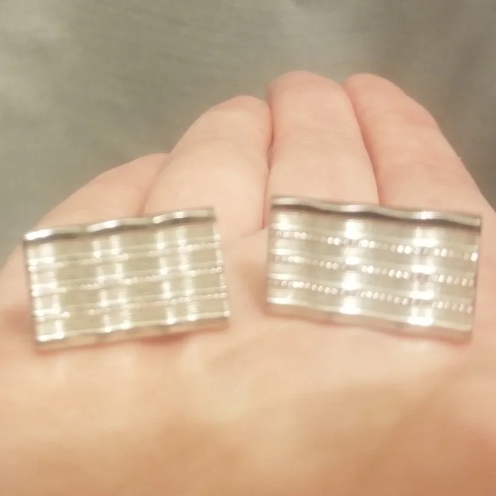Sophisticated yet blingy vtg silvertone Shields mens cuff links